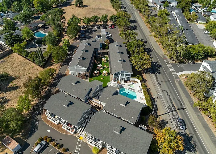 Upvalley Inn & Hot Springs, An Ascend Collection Hotel