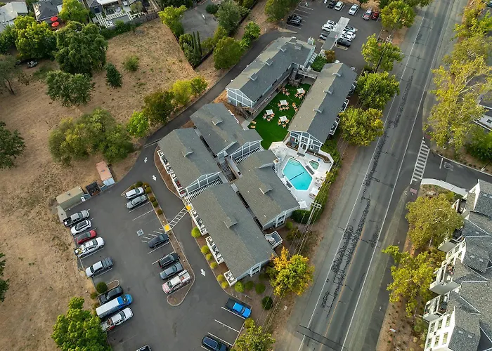 Upvalley Inn & Hot Springs, An Ascend Collection Hotel